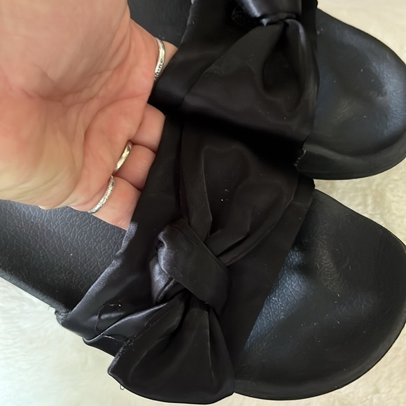 Black satin slides 7 8 bow knot sandals rubber molded foot fakin-stock M - Picture 4 of 8